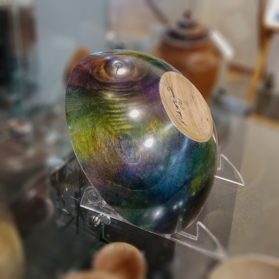 Featuring Multi-tone Dyeing